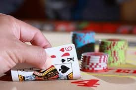 yestaya slot game reels spinning on a mobile phone held by a Filipino player